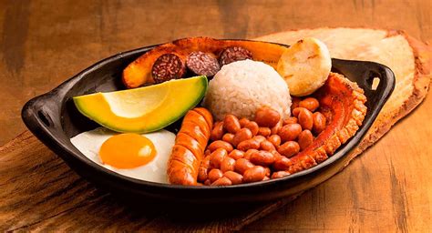  Bandeja Paisa: Makuinen ja Runsas Kolumbialainen Juhla-ateria!