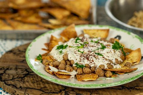   Fatteh Me’ammar: Mausteinen ja Rikkaasti Täytetty Lumoita Ruokailua!