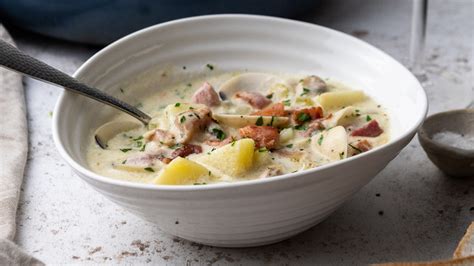  New England Clam Chowder:  Kreeminen ja lämmittävä merenherkku, joka sulaa suussasi!