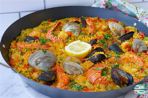  Paella - Mikä on espanjalaisen keittiön täydellinen yhdistelmä ja palojen harmonia?