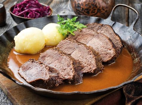  Rheinischer Sauerbraten: Savustamaa ja maustetta lihaa makea-happamassa kastikkeessa!